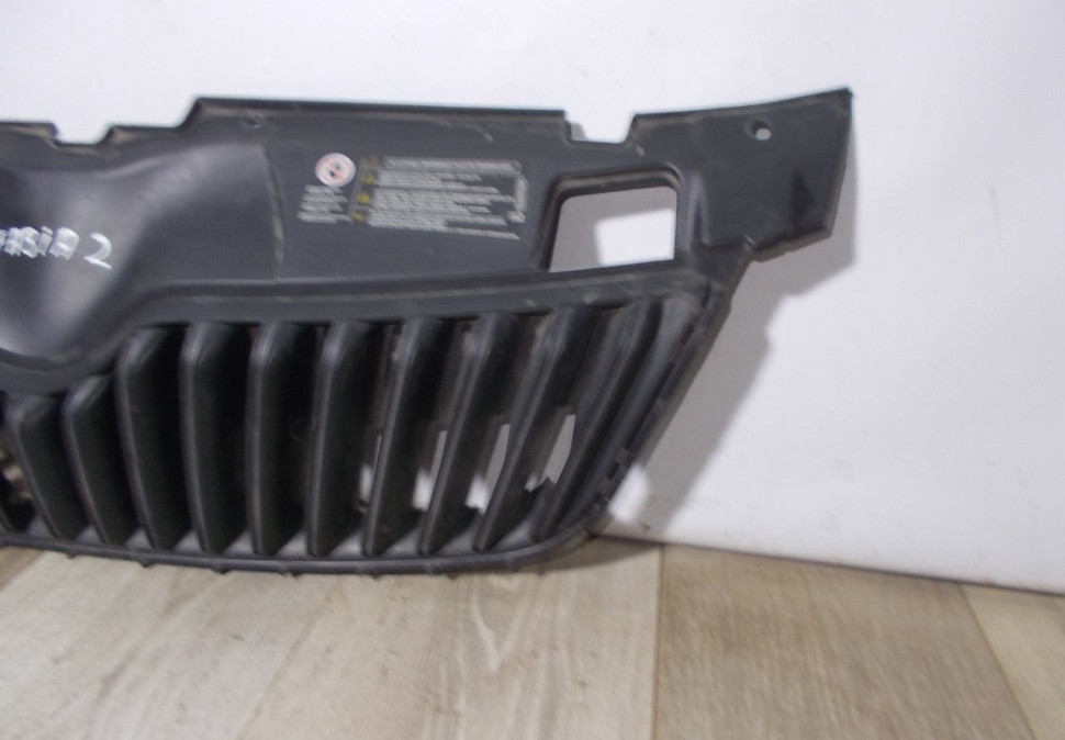 Решетка радиатора бу Skoda Fabia 2 OEM 5J0853668C Решетка радиатора бу Skoda Fabia 2 OEM 5J0853668C