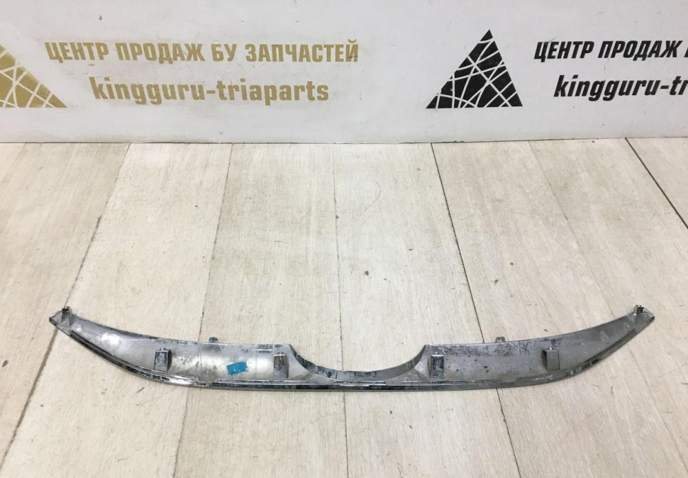Молдинг решетки радиатора Hyundai IX35 (10-15) oem 863522Y000