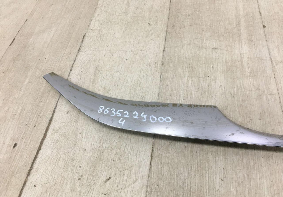 Молдинг решетки радиатора Hyundai IX35 (10-15) oem 863522Y000 Молдинг решетки радиатора Hyundai IX35 (10-15) oem 863522Y000