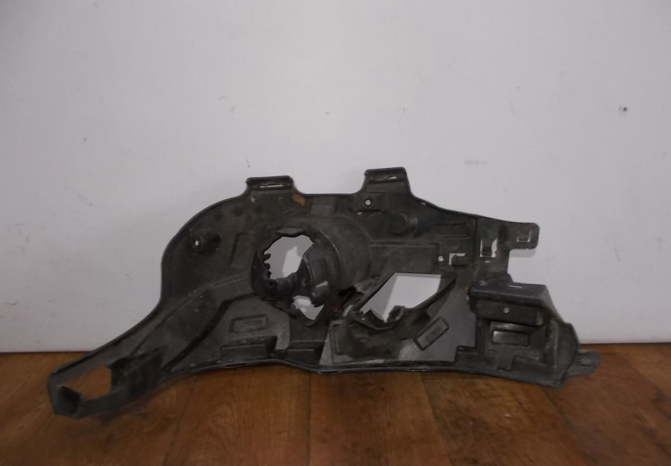 Кронштейн противотуманной фары правый бу BMW X3 F25 рестайлинг OEM 51117338562 Кронштейн противотуманной фары правый бу BMW X3 F25 рестайлинг OEM 51117338562