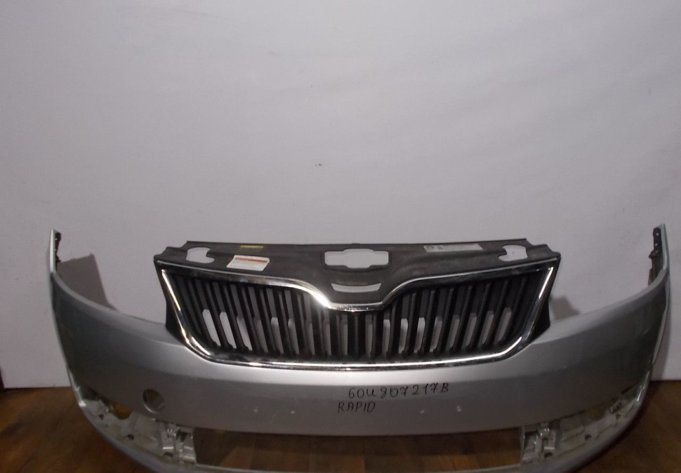 Бампер передний бу Skoda Rapid OEM 60U807217B