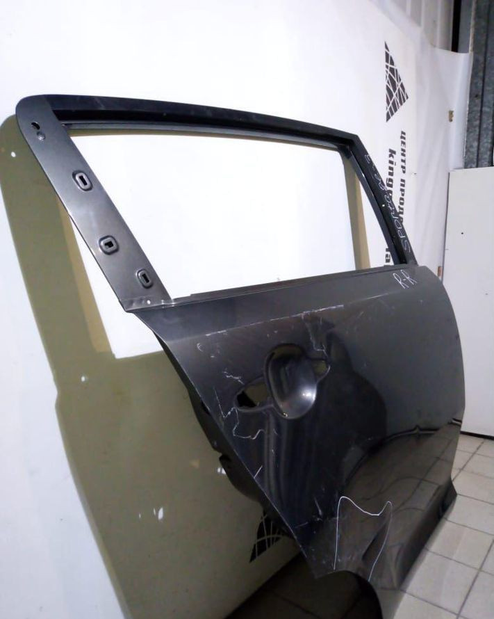 Дверь задняя правая Kia Sportage 3 oem 770043W000 (скл-3)