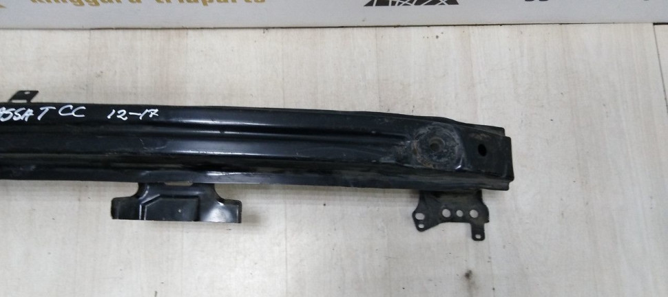 Усилитель переднего бампера Volkswagen Passat CC 12-17 oem 3C8807109C