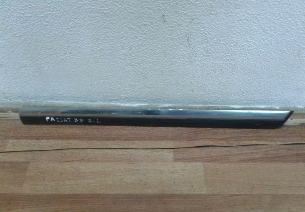 Молдинг двери задний левый Volkswagen Passat B7 oem 3aa854949