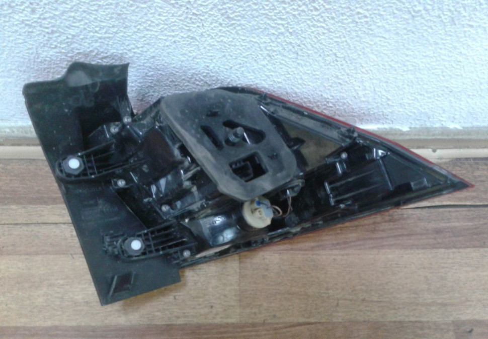 Фонарь левый внешний Volkswagen Tiguan 2 oem 5na945059 (мал. трещ.) Фонарь левый внешний Volkswagen Tiguan 2 oem 5na945059 (мал. трещ.)