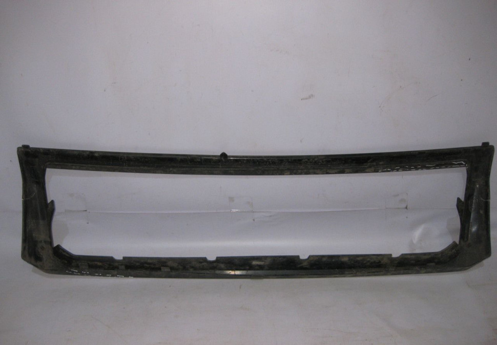 Накладка решетки радиатора Land Rover Freelander 2 oem bh528c050 (трещины) (скл-3)