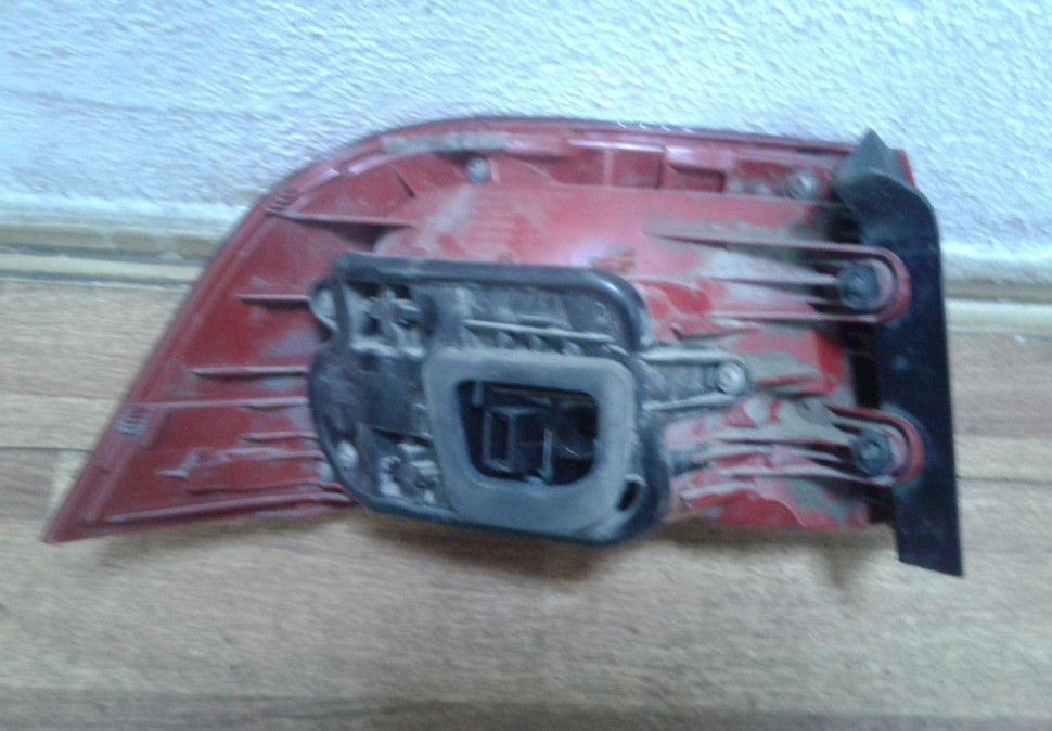 Фонарь правый Volkswagen Passat B7 oem 3Af945096e (трещ стекла)