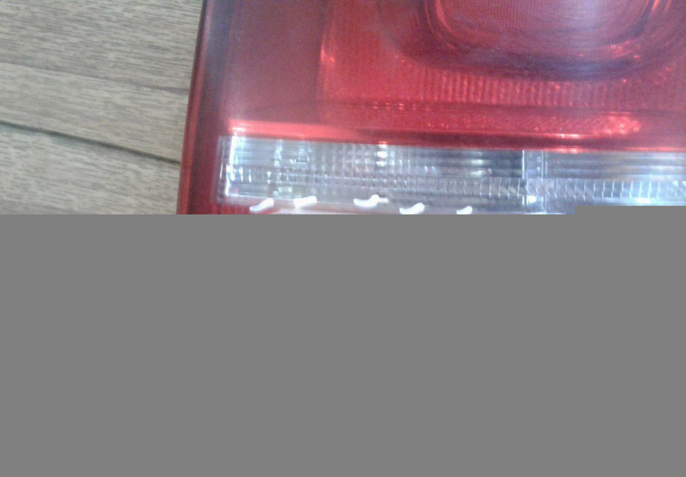 Фонарь правый Volkswagen Passat B7 oem 3Af945096e (трещ стекла)