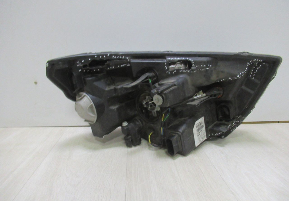 Фара передняя левая (гал) Lada Vesta (15>) oem 21803711011 (трещ.в корп.(слом все крепл) (скл-3) Фара передняя левая (гал) Lada Vesta (15>) oem 21803711011 (трещ.в корп.(слом все крепл) (скл-3)