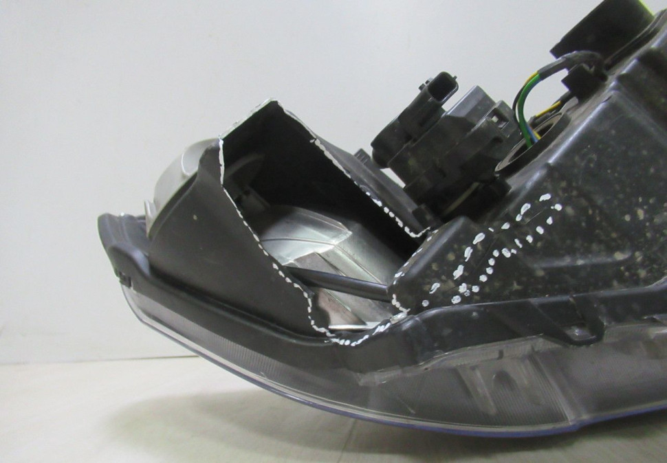 Фара передняя левая (гал) Lada Vesta (15>) oem 21803711011 (трещ.в корп.(слом все крепл) (скл-3) Фара передняя левая (гал) Lada Vesta (15>) oem 21803711011 (трещ.в корп.(слом все крепл) (скл-3)