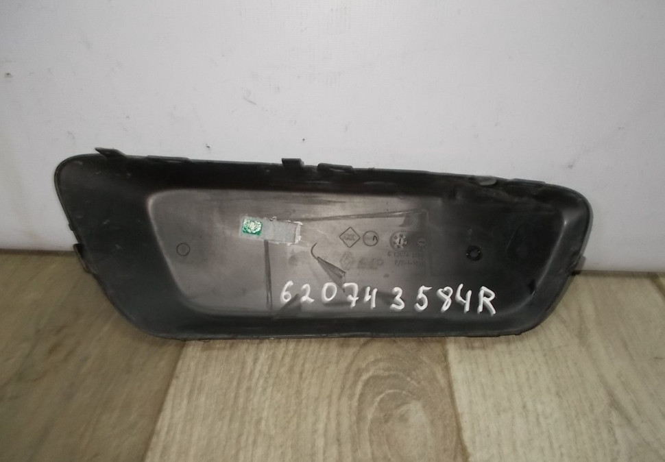 Накладка переднего бампера левая бу Renault Sandero Stepway 2 OEM 620743584R Накладка переднего бампера левая бу Renault Sandero Stepway 2 OEM 620743584R