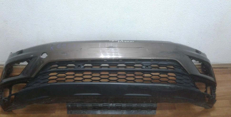 Бампер передний Volkswagen Tiguan 2 oem 5NR807221 (потертость)
