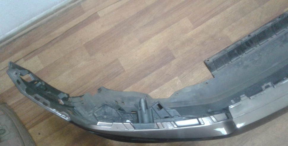 Бампер передний Volkswagen Tiguan 2 oem 5NR807221 (потертость)