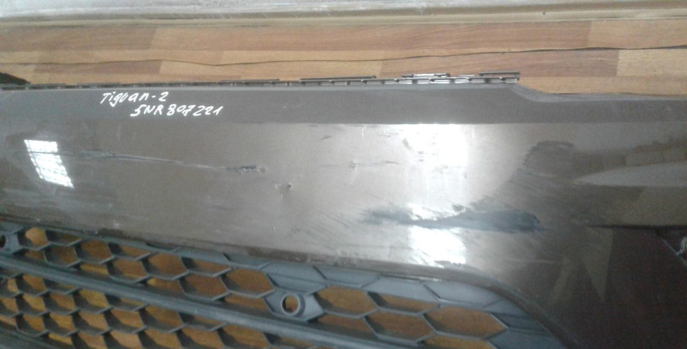 Бампер передний Volkswagen Tiguan 2 oem 5NR807221 (потертость)