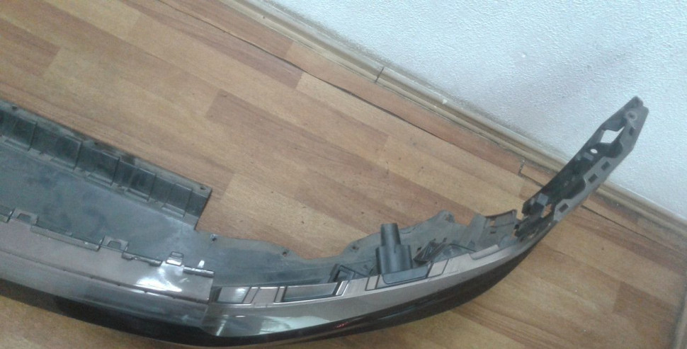 Бампер передний Volkswagen Tiguan 2 oem 5NR807221 (потертость) Бампер передний Volkswagen Tiguan 2 oem 5NR807221 (потертость)