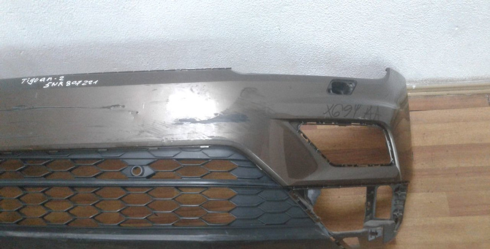Бампер передний Volkswagen Tiguan 2 oem 5NR807221 (потертость) Бампер передний Volkswagen Tiguan 2 oem 5NR807221 (потертость)
