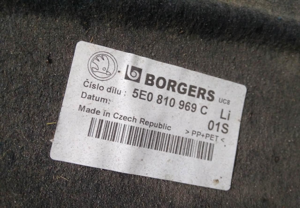 Подкрылок задний левый бу Skoda Octavia A7 OEM 5E0810969C