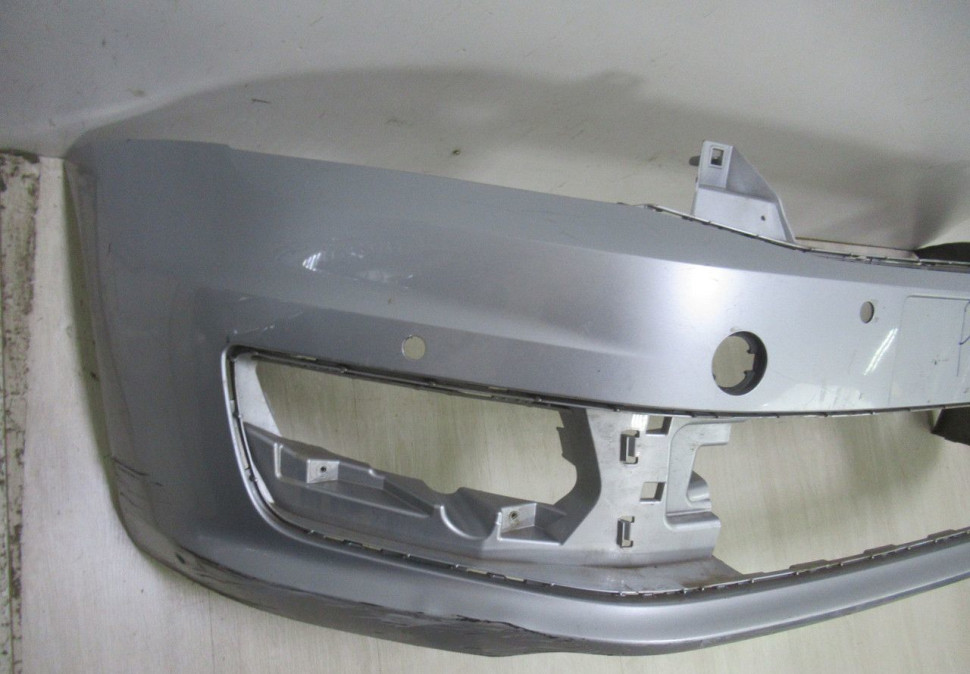 Бампер передний Volkswagen Polo 5 Sedan (15>) oem 6RU807221A