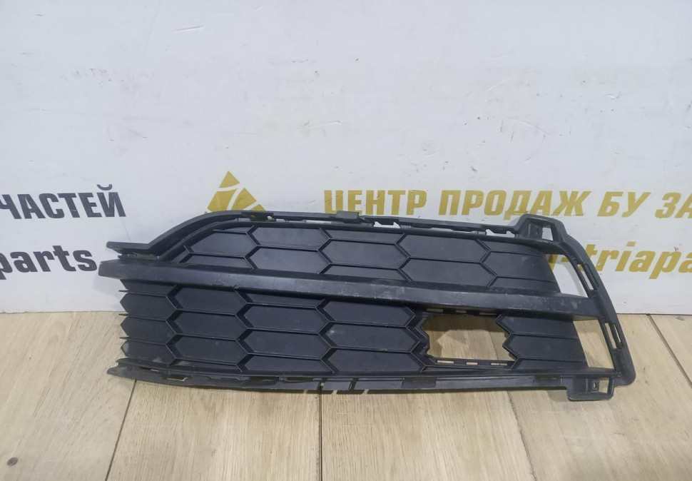 Решетка переднего бампера левая Skoda Karoq OEM 57A807367