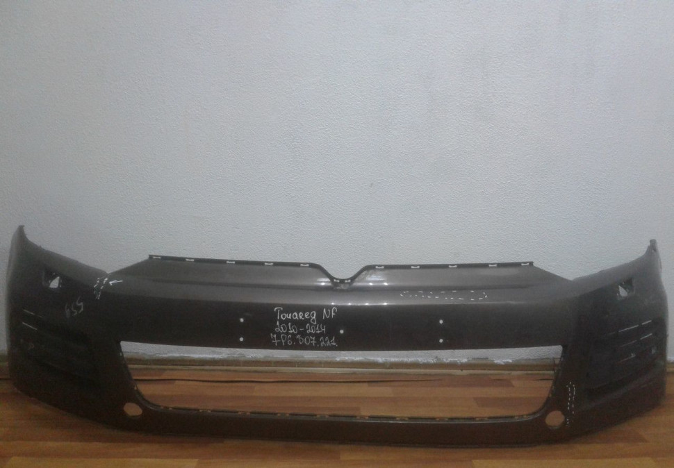 Бампер передний Volkswagen Touareg NF рест oem 7p6807221 (трещины ) (скл-4)