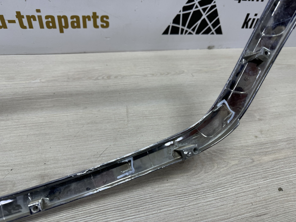 Молдинг решетки радиатора для Kia Sportage 3 2010 863533W000