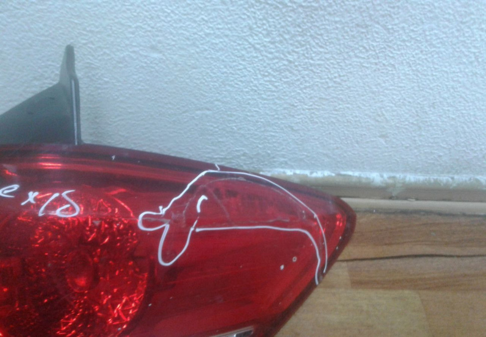 Фонарь задний правый Chevrolet Cruze х/б (09-15) OEM 95365877 (трещ.на стекле) Фонарь задний правый Chevrolet Cruze х/б (09-15) OEM 95365877 (трещ.на стекле)