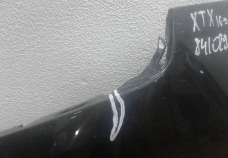 Клык заднего бампера правый Cadillac XT5 (16>) oem 84102914 (мал.трещ.) (скл-3)