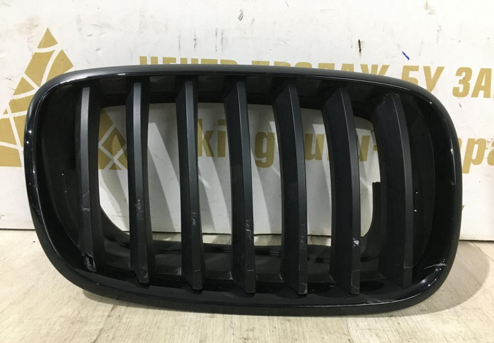 Решетка радиатора правая BMW X5 E70 OEM 51137171396