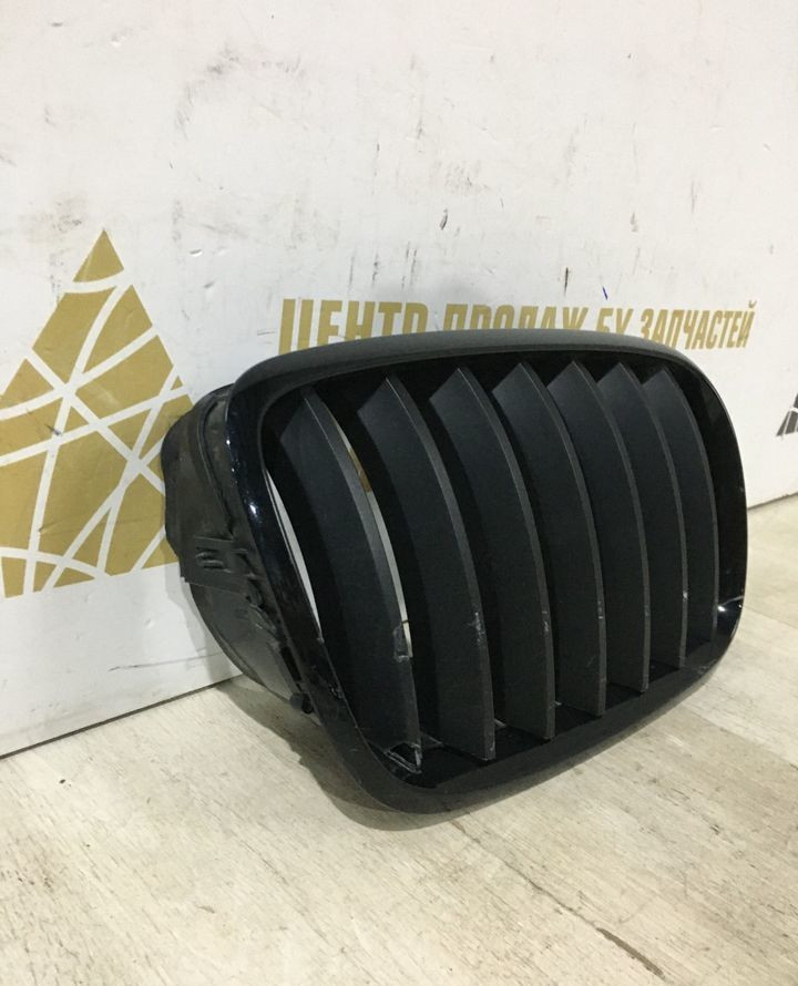 Решетка радиатора правая BMW X5 E70 OEM 51137171396 Решетка радиатора правая BMW X5 E70 OEM 51137171396