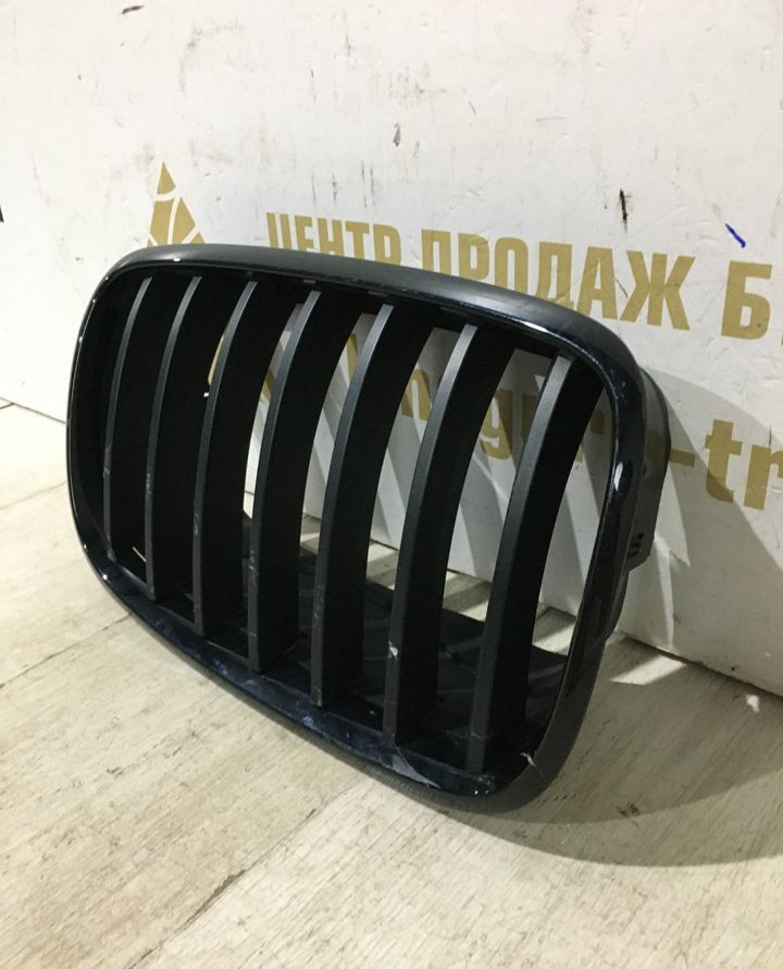 Решетка радиатора правая BMW X5 E70 OEM 51137171396 Решетка радиатора правая BMW X5 E70 OEM 51137171396