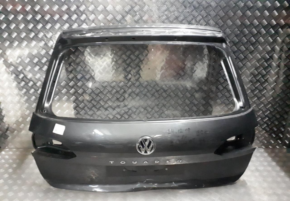 Крышка багажника Volkswagen Touareg 3 oem 760827025