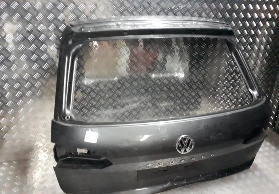 Крышка багажника Volkswagen Touareg 3 oem 760827025
