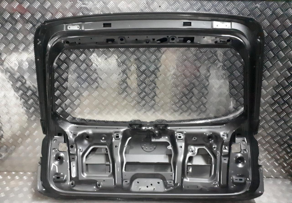 Крышка багажника Volkswagen Touareg 3 oem 760827025
