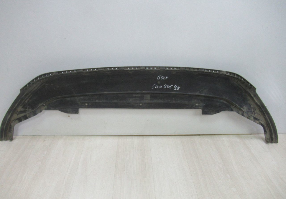 Спойлер переднего бампера Volkswagen Golf 7 (12>) oem 5G0805915 (потертости) Спойлер переднего бампера Volkswagen Golf 7 (12>) oem 5G0805915 (потертости)