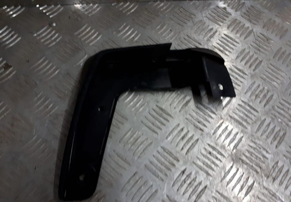 Брызговик передний правый Hyundai Solaris 2 oem 86832h5000