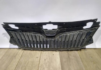 Решетка радиатора бу Skoda Rapid OEM 5JA853668