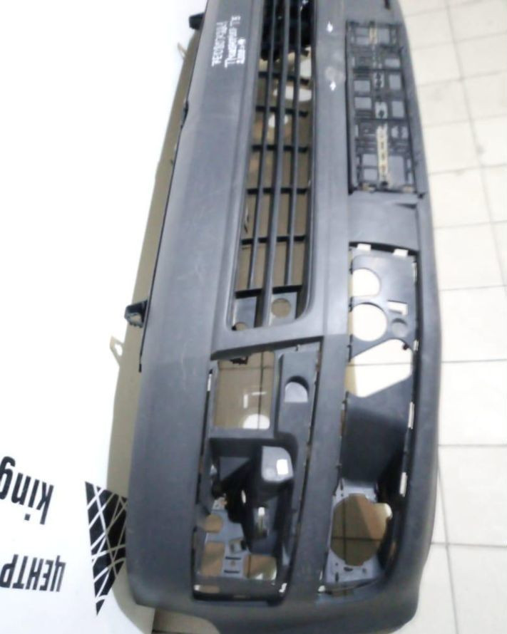 Бампер передний Volkswagen Transporter T5 2009-2015 oem 7E0807217B (скл-3)