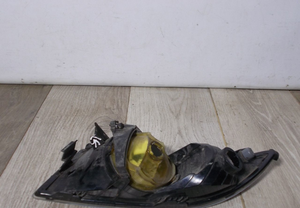 Фара противотуманная правая бу Skoda Fabia 2 OEM 5J0941700B Фара противотуманная правая бу Skoda Fabia 2 OEM 5J0941700B