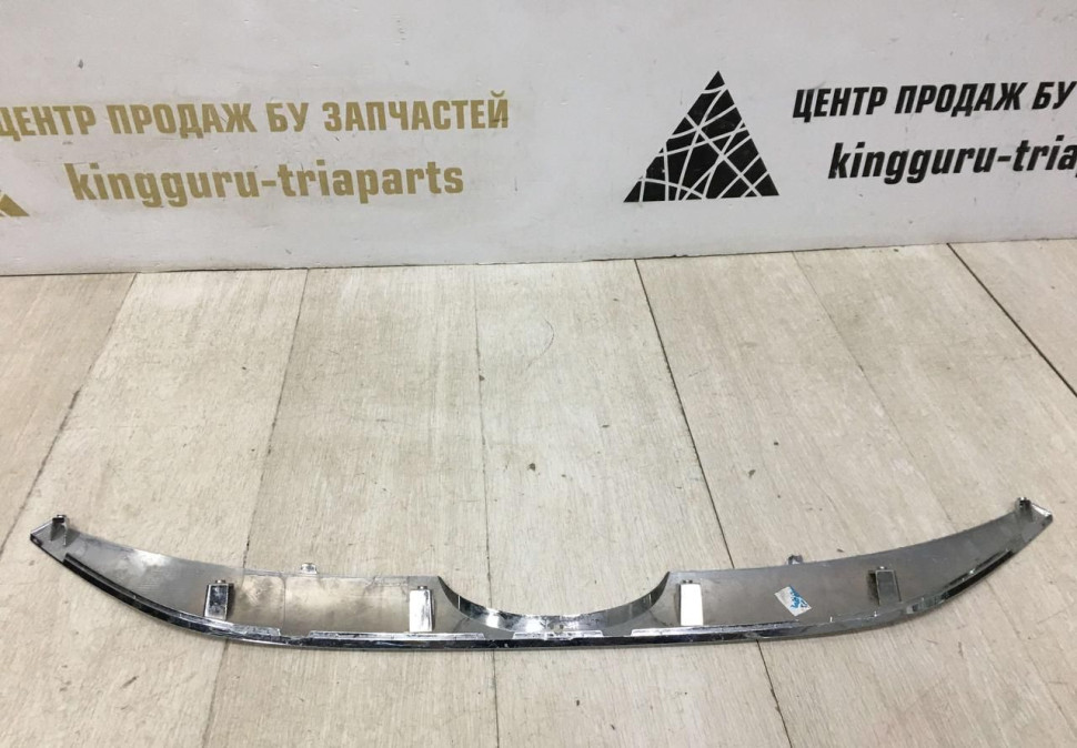 Молдинг решетки радиатора Hyundai IX35 (10-15) oem 863522Y000