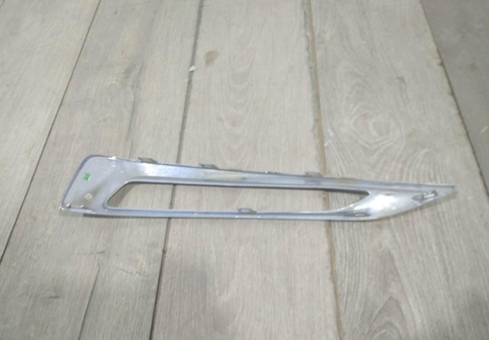 Молдинг переднего бампера левый бу BMW 6 G32 OEM 51117415593 Молдинг переднего бампера левый бу BMW 6 G32 OEM 51117415593