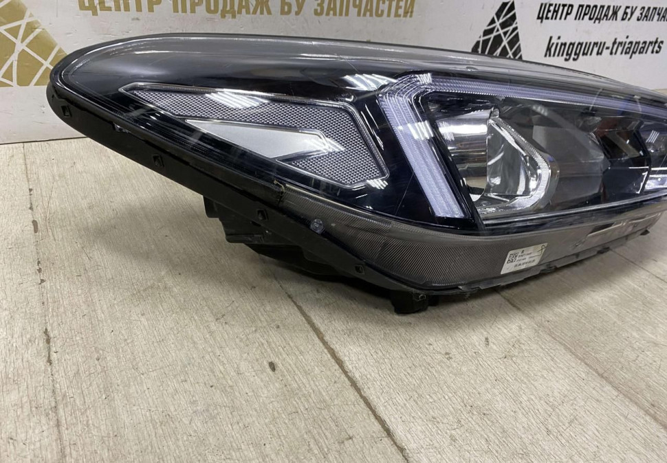 Фара правая галоген Hyundai Tucson 3 рест 2018> oem 92102D7600