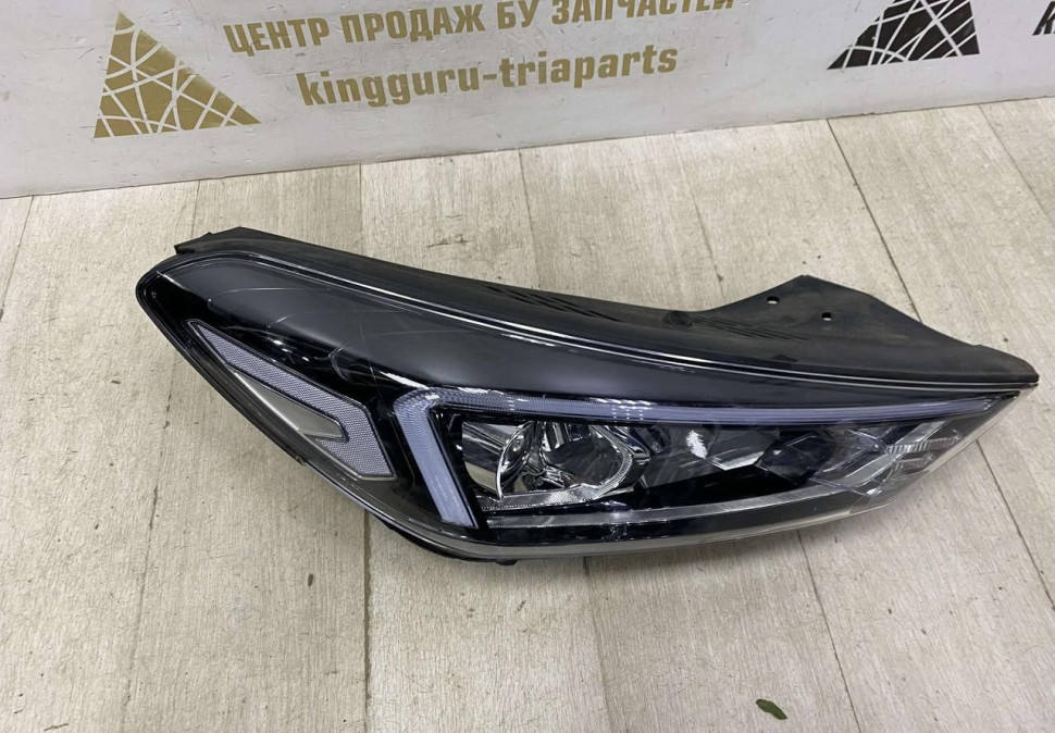 Фара правая галоген Hyundai Tucson 3 рест 2018> oem 92102D7600