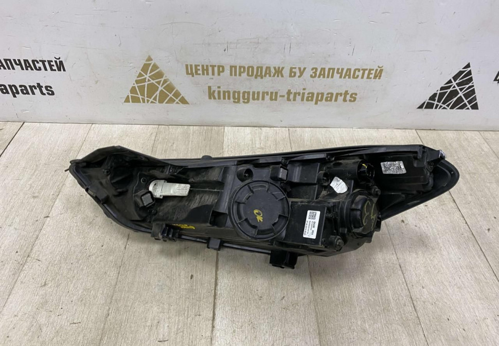 Фара правая галоген Hyundai Tucson 3 рест 2018> oem 92102D7600