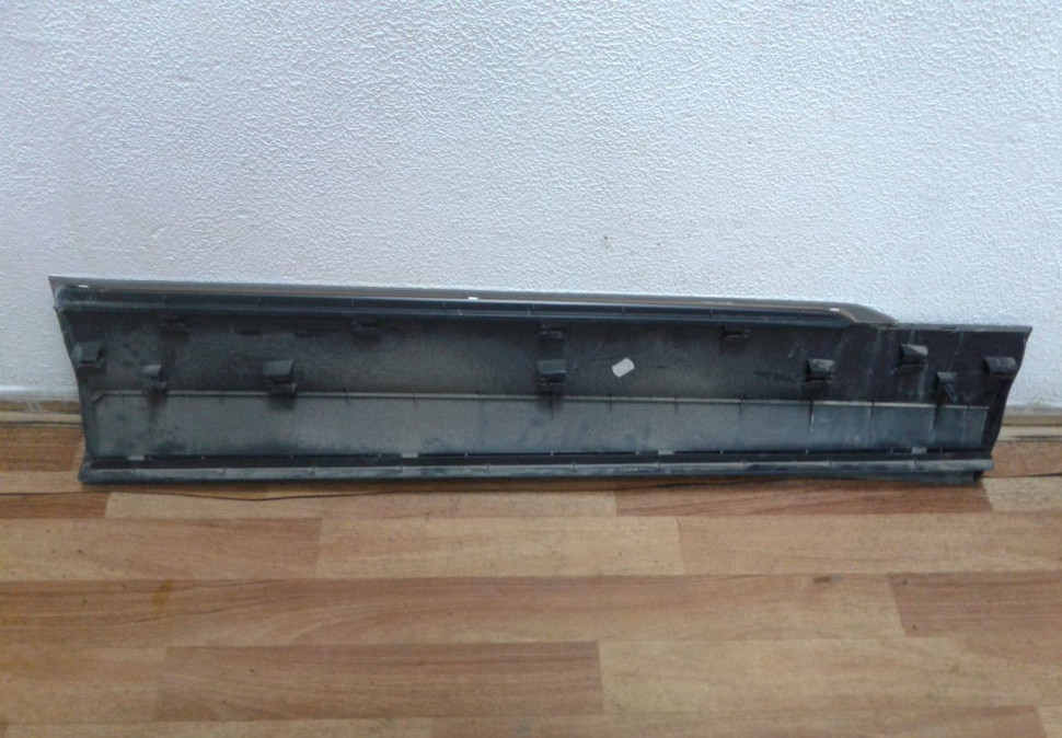 Молдинг двери передний левый Volkswagen Tiguan 2 oem 5na854939 (дефект)