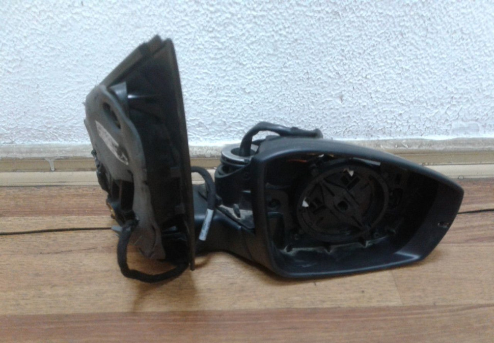Корпус зеркала правый Volkswagen Polo oem 6ru857502