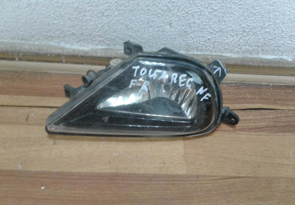 Птф правая Volkswagen Touareg NF OEM 7P1941034 (слом. 1 крепл.)