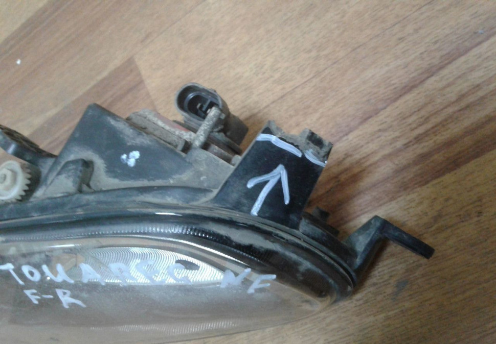 Птф правая Volkswagen Touareg NF OEM 7P1941034 (слом. 1 крепл.) Птф правая Volkswagen Touareg NF OEM 7P1941034 (слом. 1 крепл.)