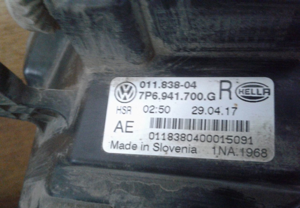 Птф правая Volkswagen Touareg NF OEM 7P1941034 (слом. 1 крепл.)