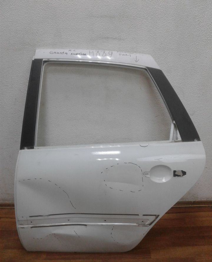 Дверь задняя левая Lada Granta лифтбек oem 11106200014003 (вмятины) (скл-3)