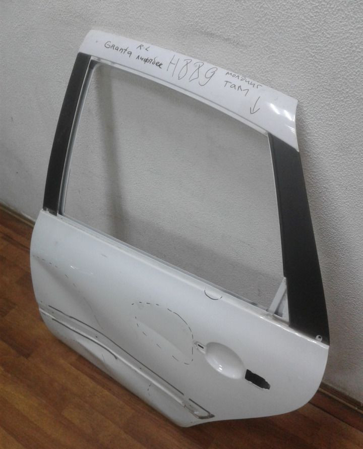 Дверь задняя левая Lada Granta лифтбек oem 11106200014003 (вмятины) (скл-3) Дверь задняя левая Lada Granta лифтбек oem 11106200014003 (вмятины) (скл-3)